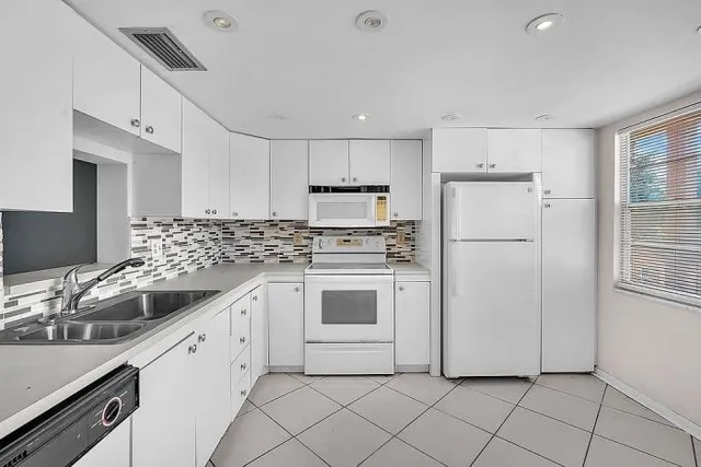 $115,000 | 2302 Lucaya Lane, Unit D2, Coconut Creek, FL 33066