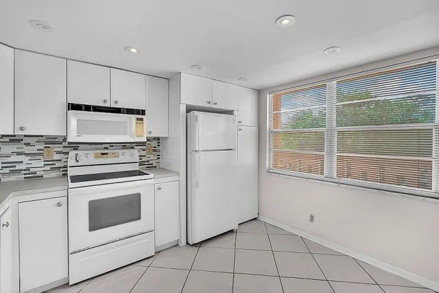 $115,000 | 2302 Lucaya Lane, Unit D2, Coconut Creek, FL 33066