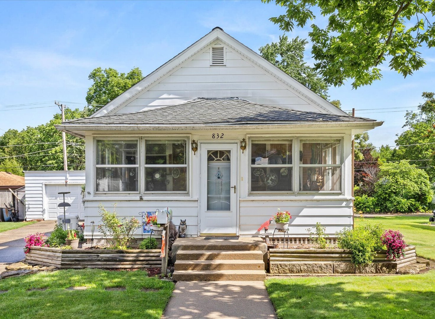 832 East Jefferson Street Morris, IL 60450 - Photo 1 of 35