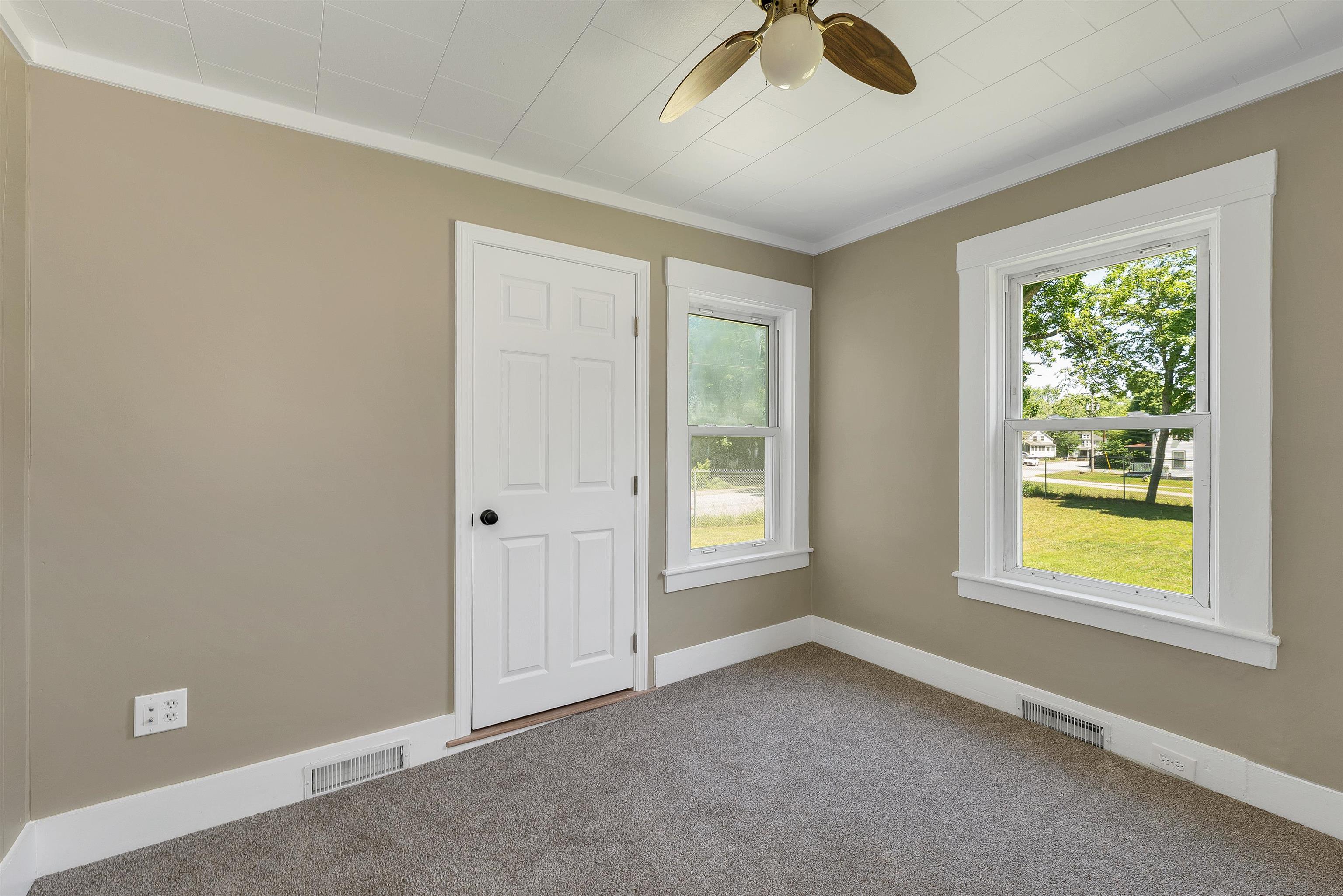 16 Brook Street Derry, NH 03038 - Photo 37 of 60