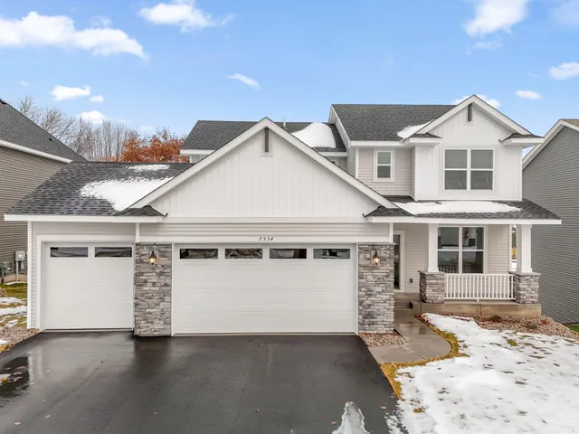 $589,580 | 7554 Upper 42nd Street North, Oakdale, MN 55128