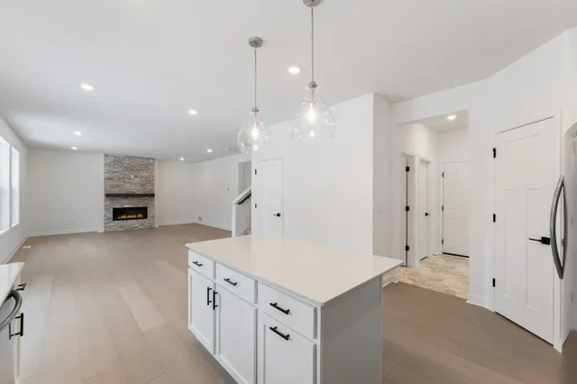 $589,580 | 7554 Upper 42nd Street North, Oakdale, MN 55128