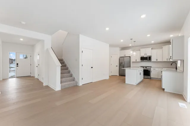 $589,580 | 7554 Upper 42nd Street North, Oakdale, MN 55128