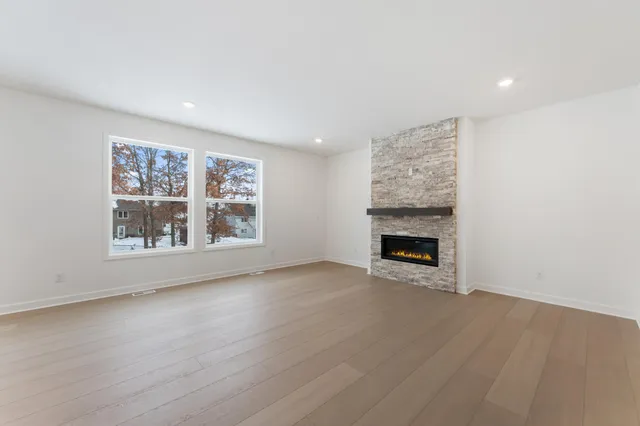 $589,580 | 7554 Upper 42nd Street North, Oakdale, MN 55128