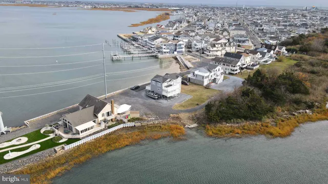 a view of a living room with furniture
