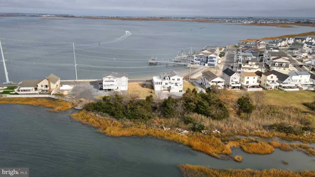 a view of a balcony with cars park