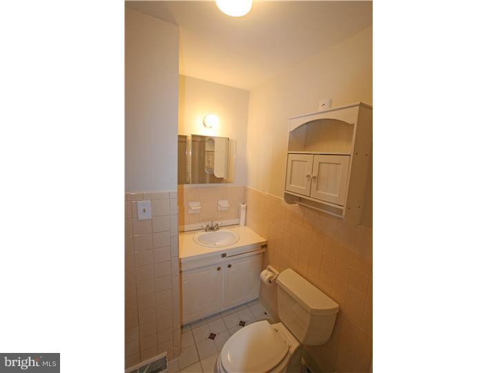 42 Red Mill Road Newark, DE 19711 - Photo 12 of 15 Bathroom