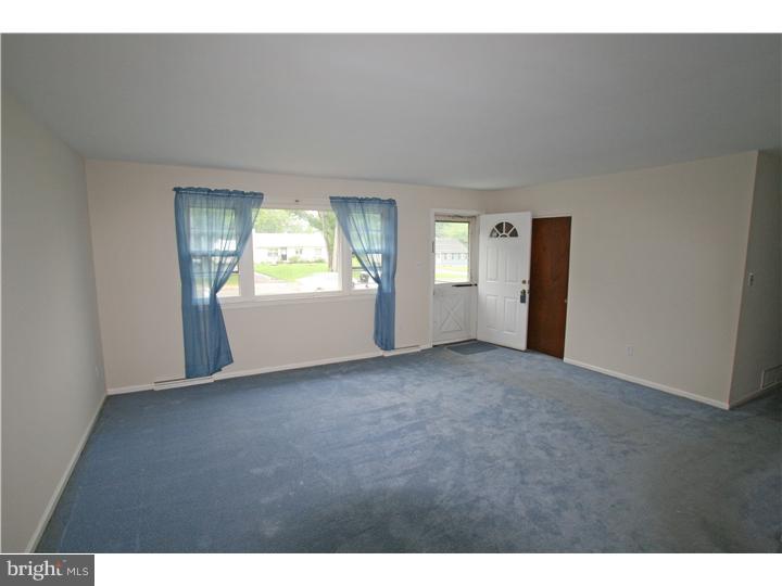 42 Red Mill Road Newark, DE 19711 - Photo 3 of 15 Living Room