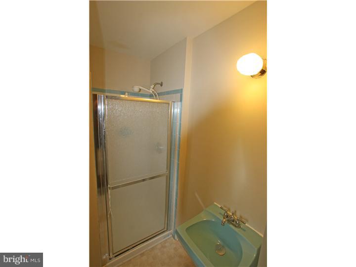 42 Red Mill Road Newark, DE 19711 - Photo 9 of 15 Bathroom
