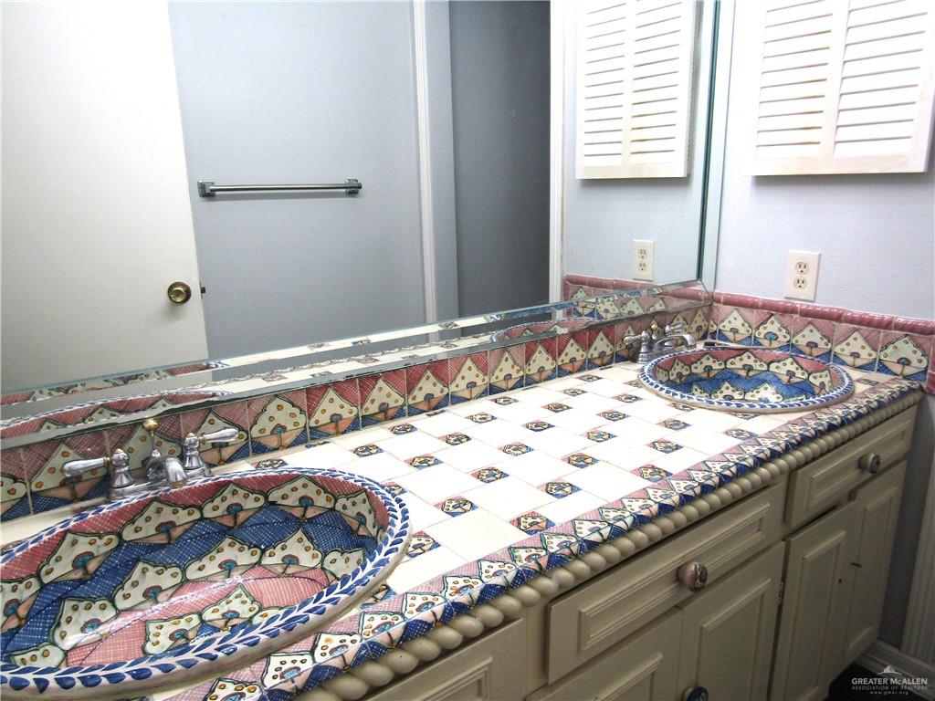 1518 Redbud Avenue McAllen, TX 78504 - Photo 27 of 39 a view of a dresser