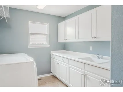 a view of empty room with window