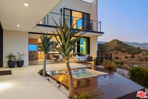 $3,200,000 | 33433 Decker School Road, Malibu, CA 90265