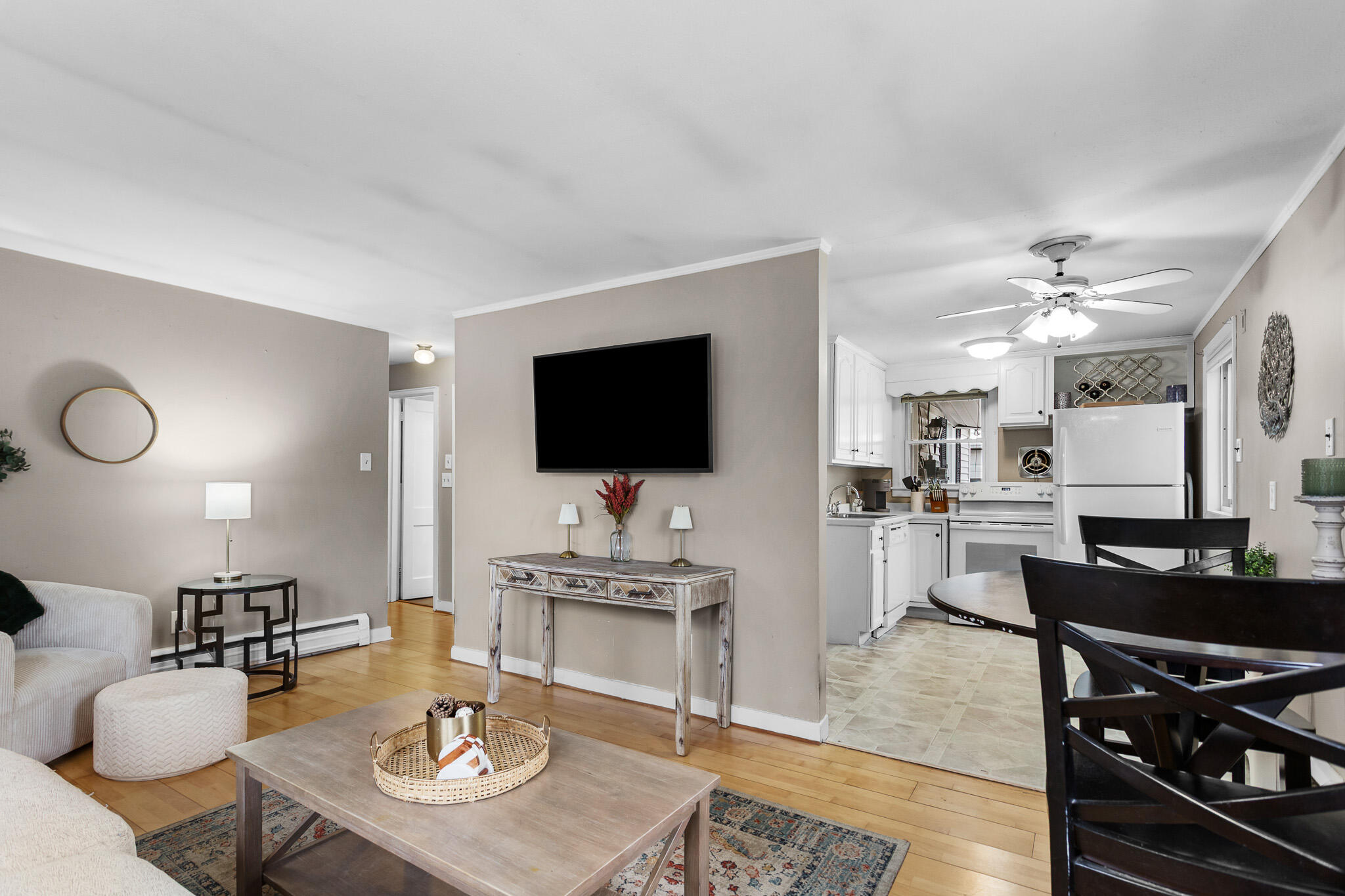 148 Thornton Road Bangor, ME 04401 - Photo 11 of 40 Living Room
