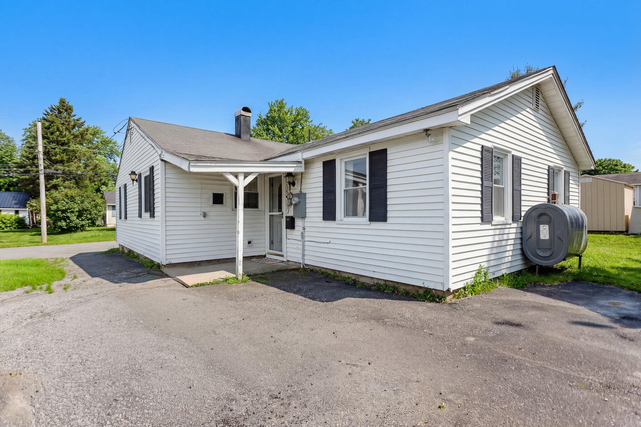 148 Thornton Road Bangor, ME 04401 - Photo 5 of 40 Back