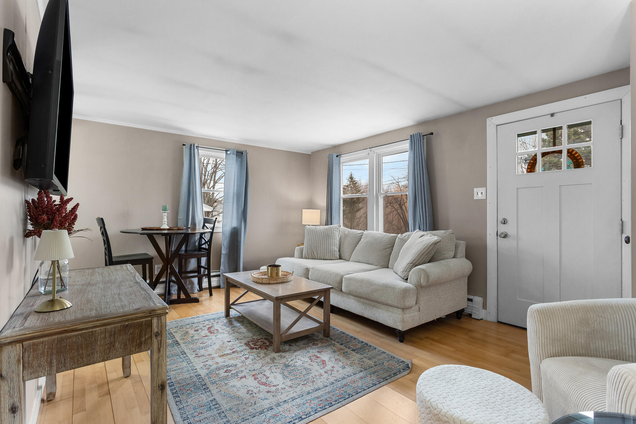 148 Thornton Road Bangor, ME 04401 - Photo 9 of 40 Living Room