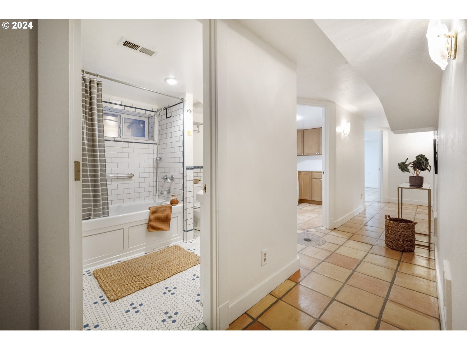 3415 Southeast Harrison Street Portland, OR 97214 - Photo 31 of 44 a view of bathroom