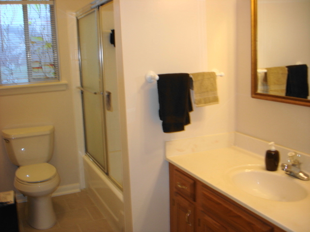 3671 Bower Road Roanoke, VA 24018 - Photo 12 of 15 Upstairs Bath