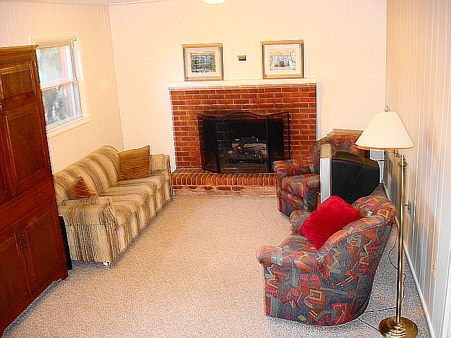 3671 Bower Road Roanoke, VA 24018 - Photo 9 of 15 Family Room