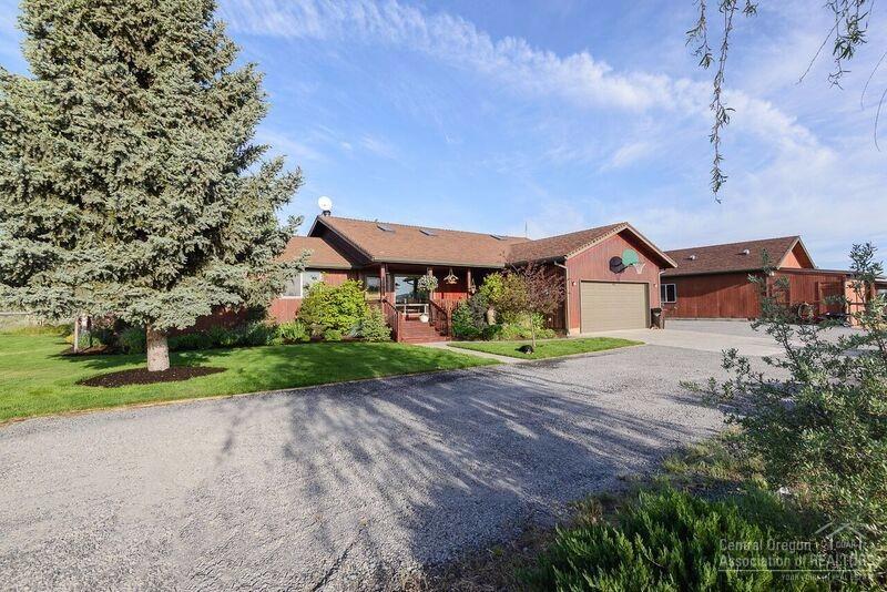 17614 Plainview Road Bend, OR 97703 - Photo 2 of 25 Gallery Image 2