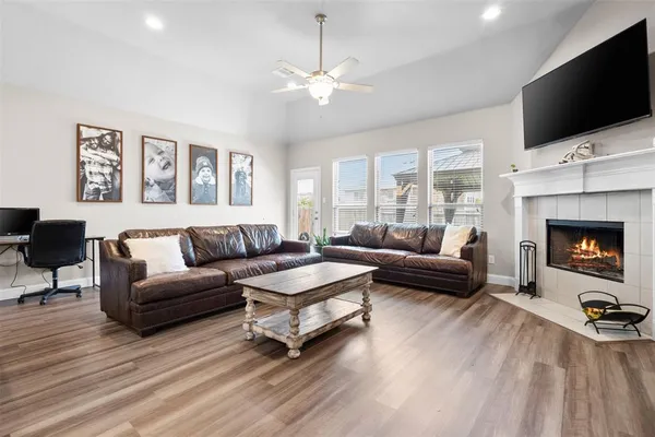 $369,000 | 3605 Worthington Drive, Midlothian, TX 76065