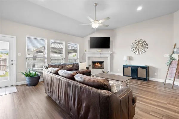 $369,000 | 3605 Worthington Drive, Midlothian, TX 76065
