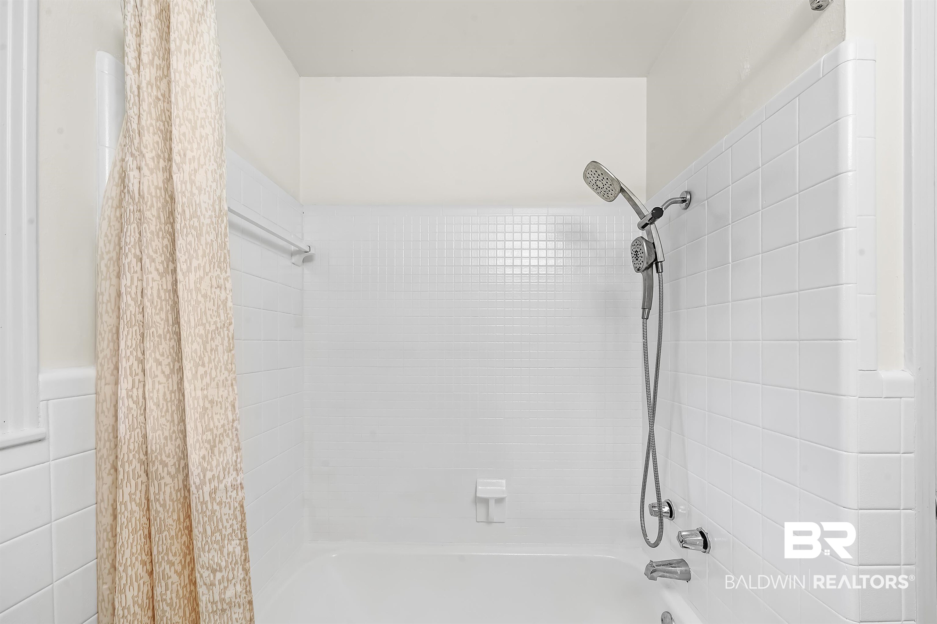 371 Francilla Circle Fairhope, AL 36532 - Photo 27 of 50 Hall Bathroom