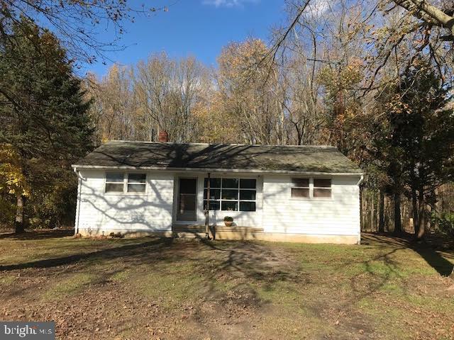 823 Rancocas Road Westampton, NJ 08060 - Photo 2 of 25 Front of house, notice large gravel driveway
