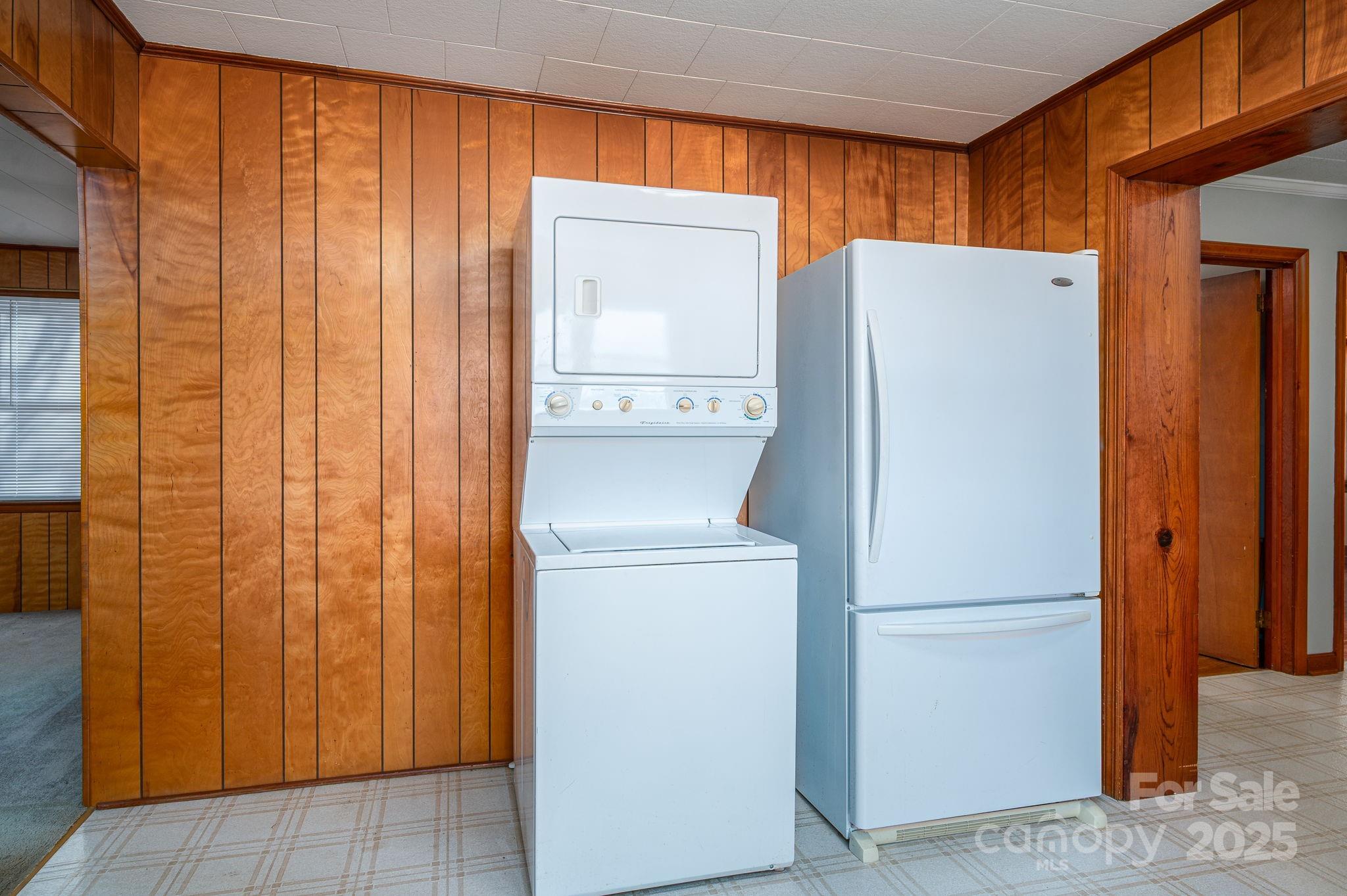 897 Calloway Road Lincolnton, NC 28092 - Photo 18 of 40 a utility room with dryer and washer
