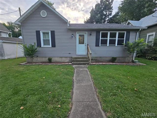 $120,000 | 105 South Maple Street, Stonington, IL 62567