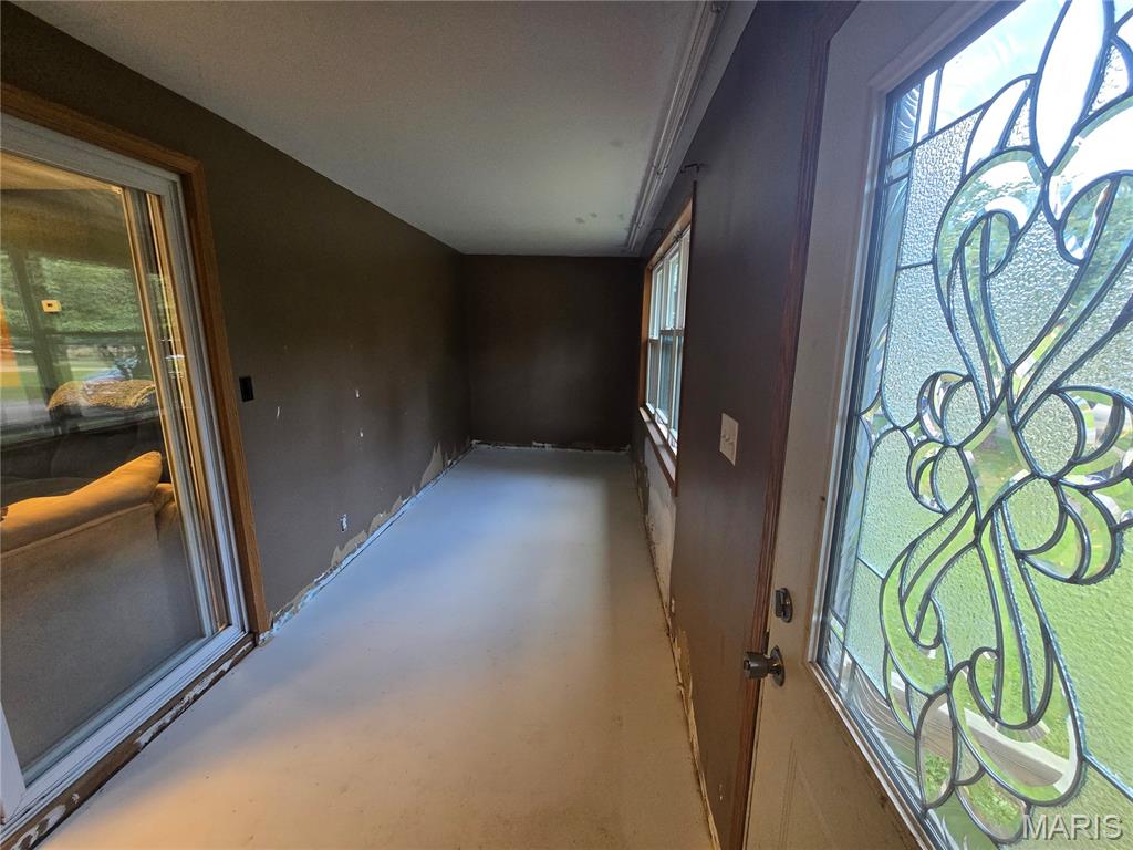 105 South Maple Street Stonington, IL 62567 - Photo 13 of 20