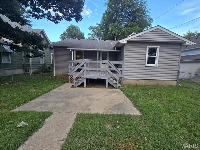 $120,000 | 105 South Maple Street, Stonington, IL 62567