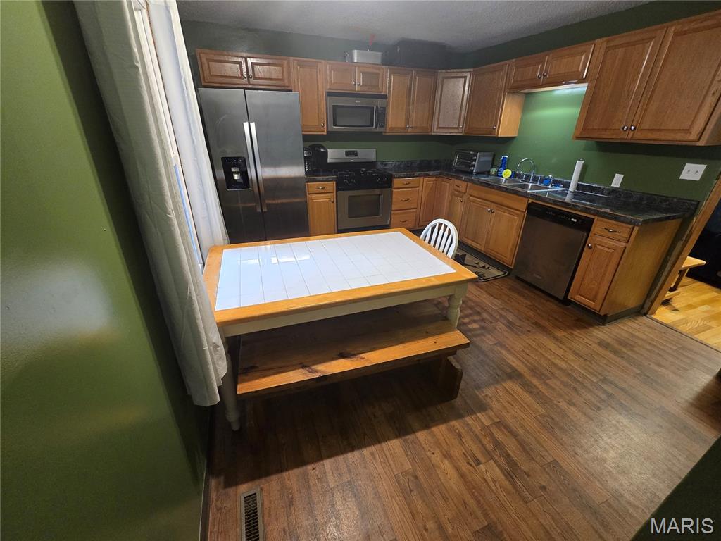 105 South Maple Street Stonington, IL 62567 - Photo 3 of 20