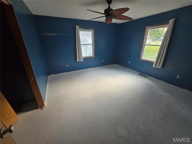 $120,000 | 105 South Maple Street, Stonington, IL 62567