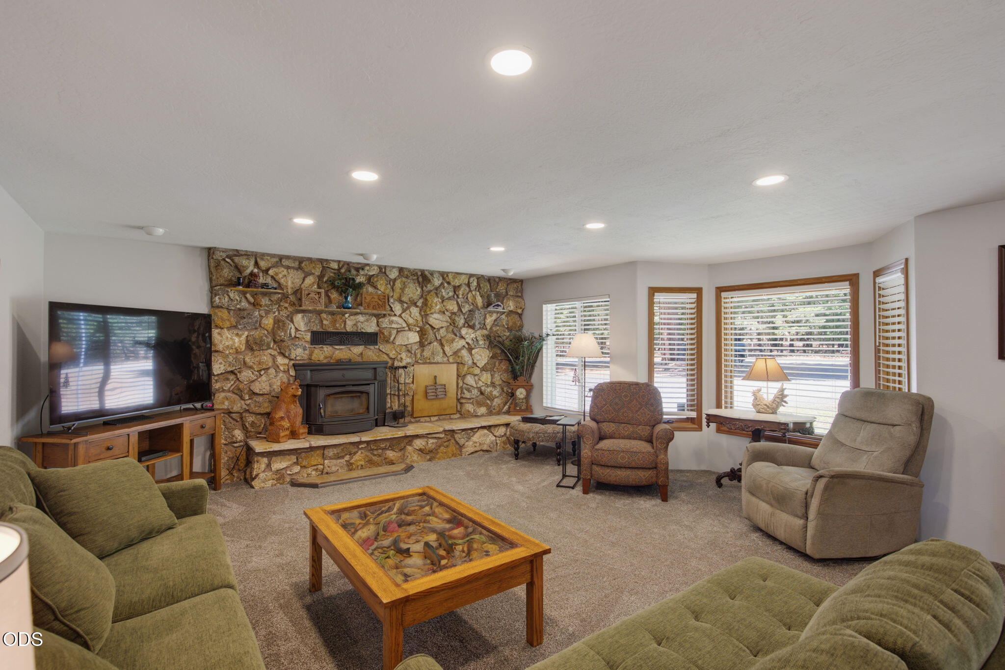 1650 Queens Branch Road Rogue River, OR 97537 - Photo 8 of 78 Gallery Image 8
