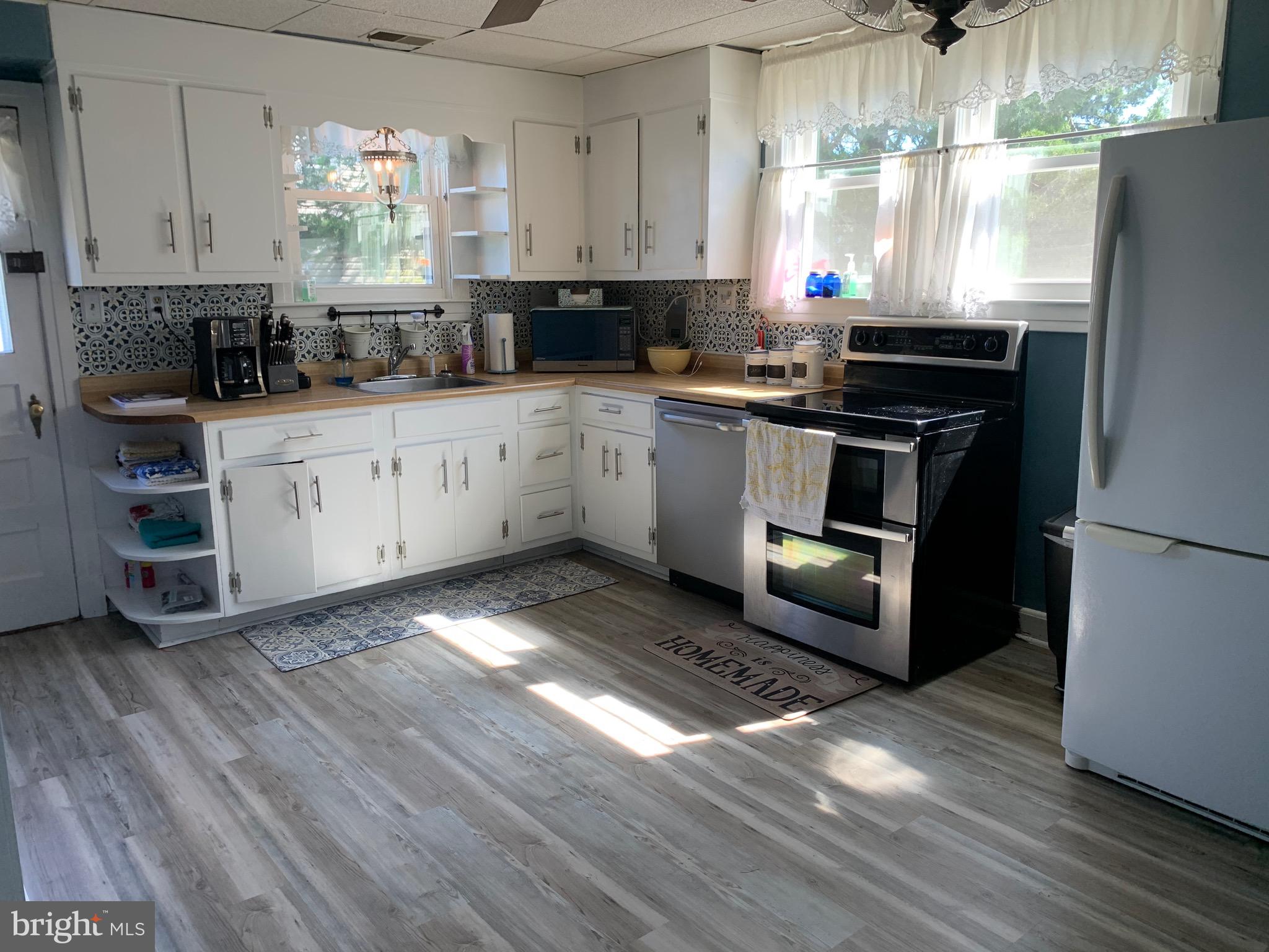 101 Twin Oaks Road Linthicum, MD 21090 - Photo 17 of 39 kitchen