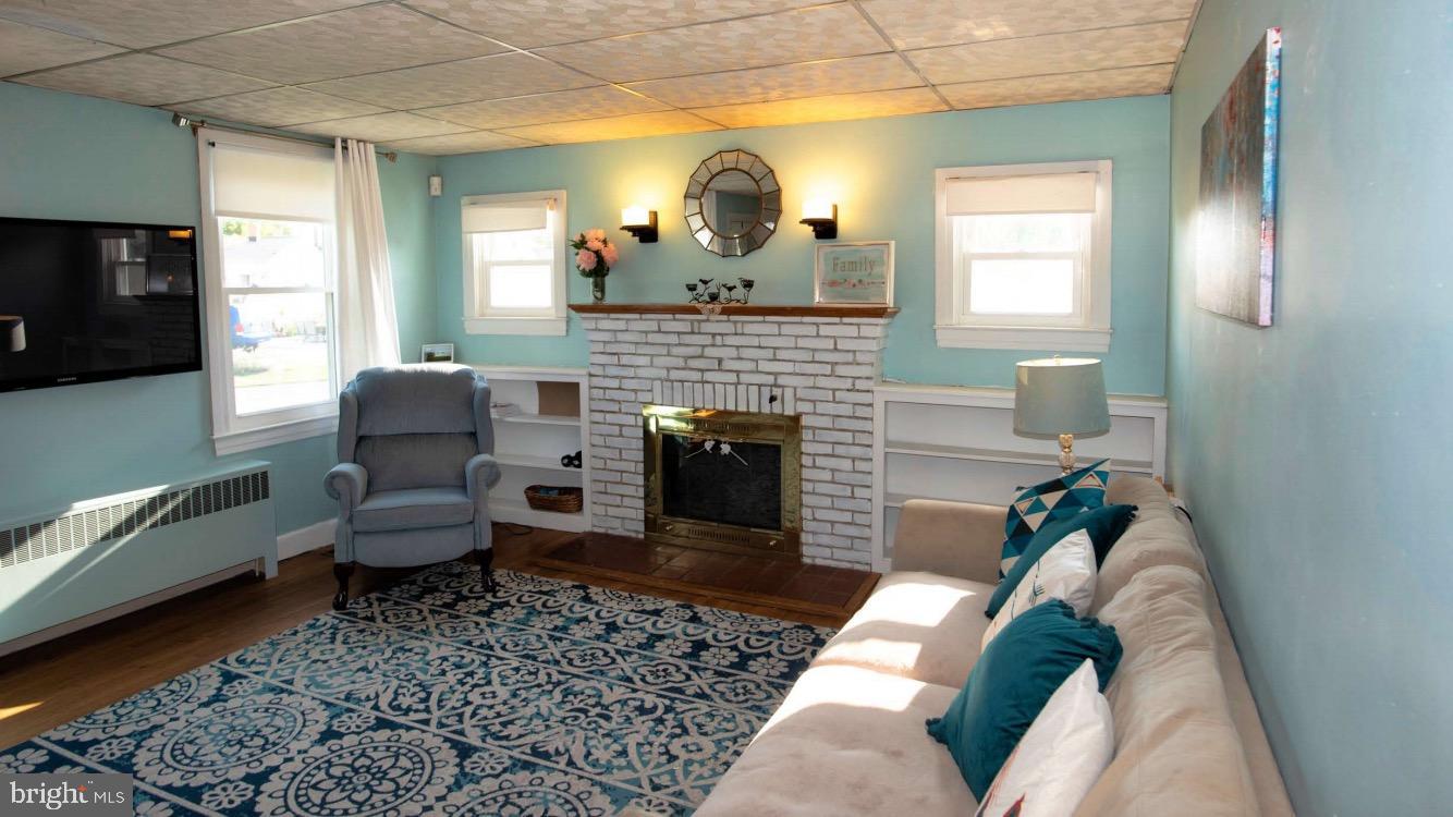 101 Twin Oaks Road Linthicum, MD 21090 - Photo 7 of 39 Living room