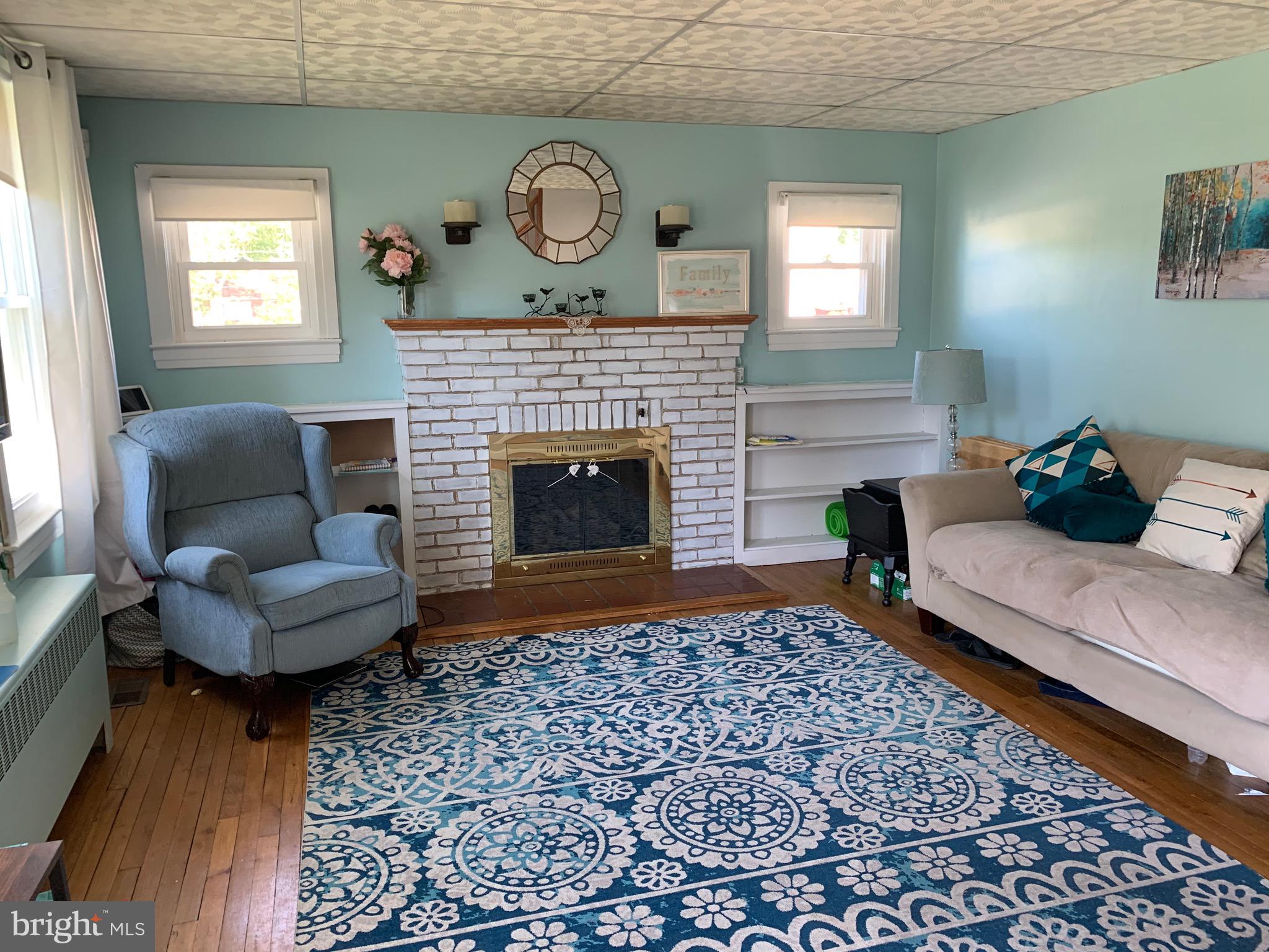 101 Twin Oaks Road Linthicum, MD 21090 - Photo 10 of 39 Living room