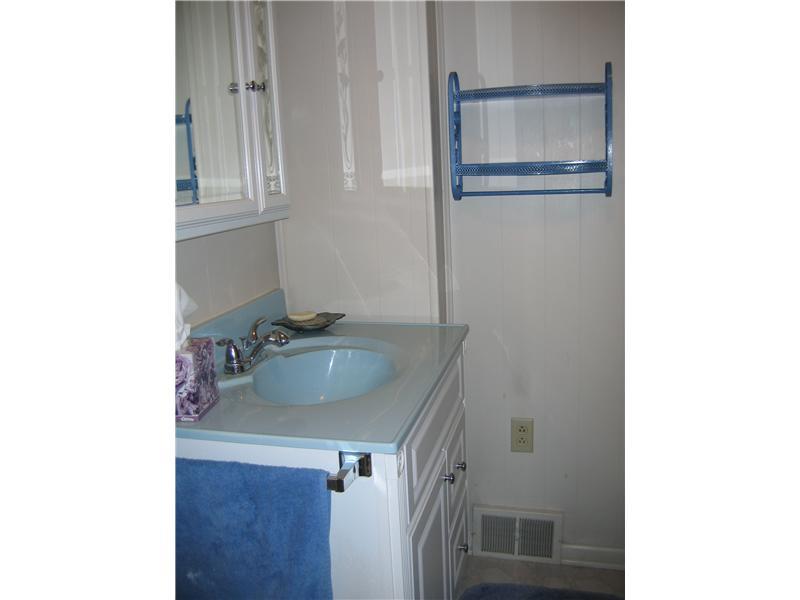 411 Vermont Avenue Rochester, PA 15074 - Photo 11 of 16 Full Bath.