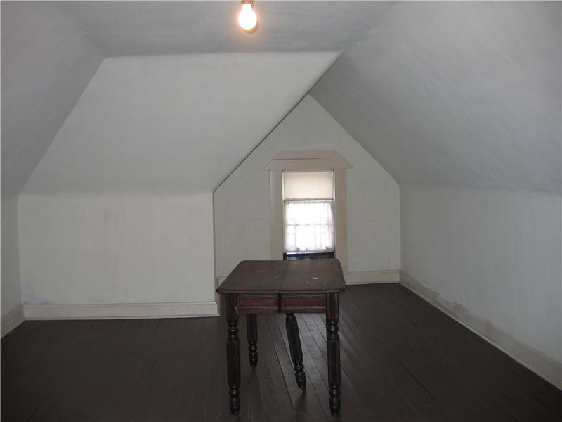 411 Vermont Avenue Rochester, PA 15074 - Photo 12 of 16 Studio/Study/Office.