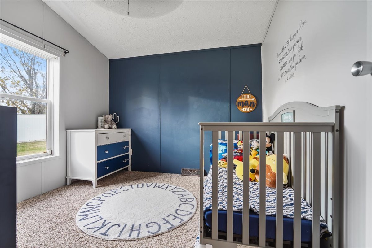 602 West 6th Street Minonk, IL 61760 - Photo 18 of 32 a view of a livingroom with furniture