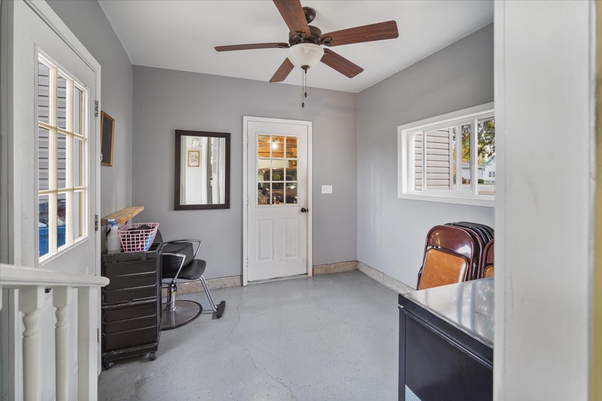 602 West 6th Street Minonk, IL 61760 - Photo 21 of 32 a room with furniture and window