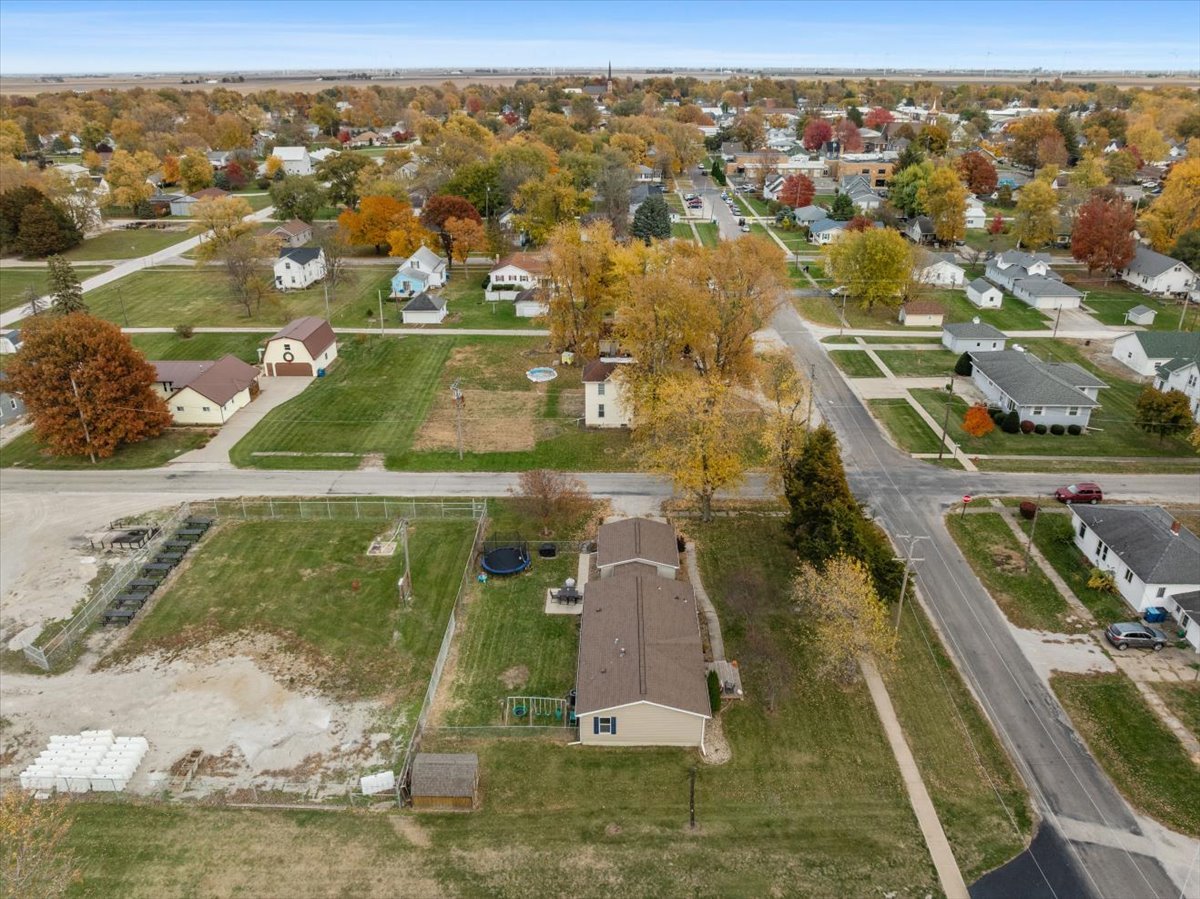 602 West 6th Street Minonk, IL 61760 - Photo 28 of 32 an aerial view of residential houses with outdoor space