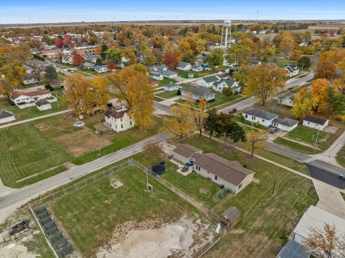 602 West 6th Street Minonk, IL 61760 - Photo 29 of 32 an aerial view of residential houses with outdoor space