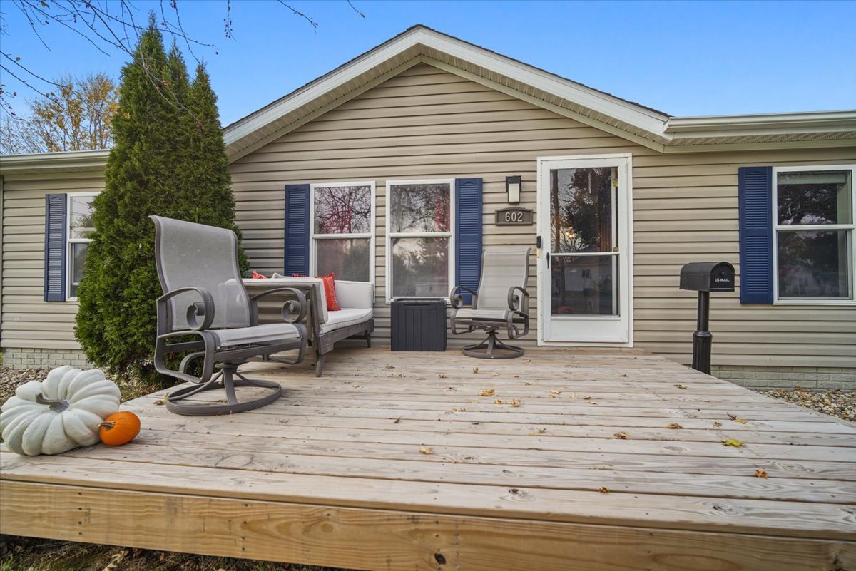 602 West 6th Street Minonk, IL 61760 - Photo 3 of 32 a view of a lounge chairs in the patio