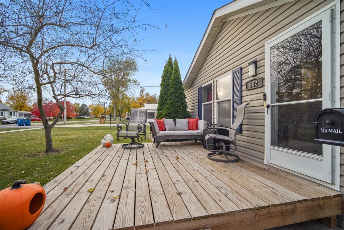 602 West 6th Street Minonk, IL 61760 - Photo 4 of 32 a view of a backyard with sitting area