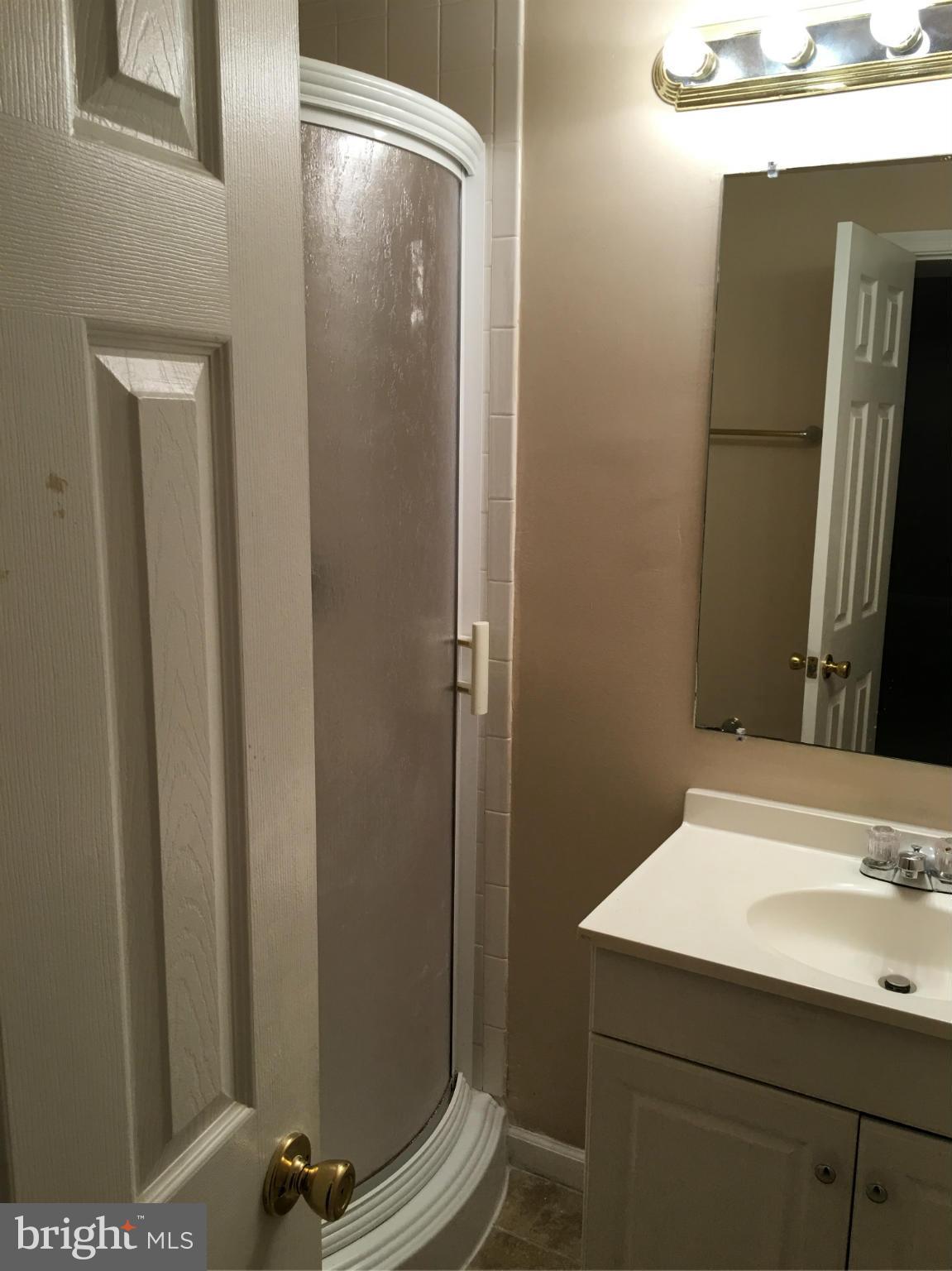 9418 Taney Road Manassas, VA 20110 - Photo 15 of 15 Bath