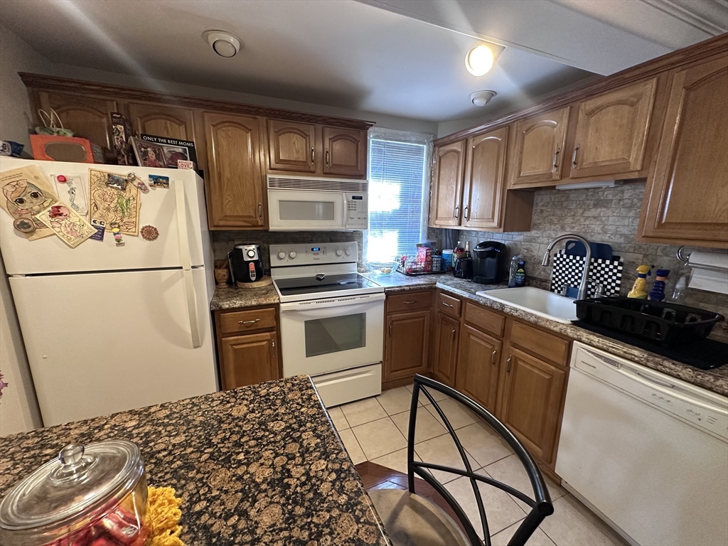 27 Abbey Street Chicopee, MA 01013 - Photo 12 of 21