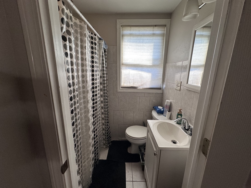 27 Abbey Street Chicopee, MA 01013 - Photo 14 of 21