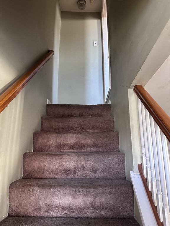 27 Abbey Street Chicopee, MA 01013 - Photo 19 of 21