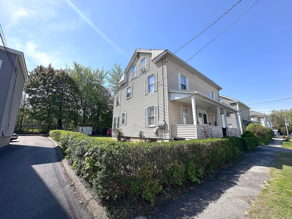 27 Abbey Street Chicopee, MA 01013 - Photo 4 of 21